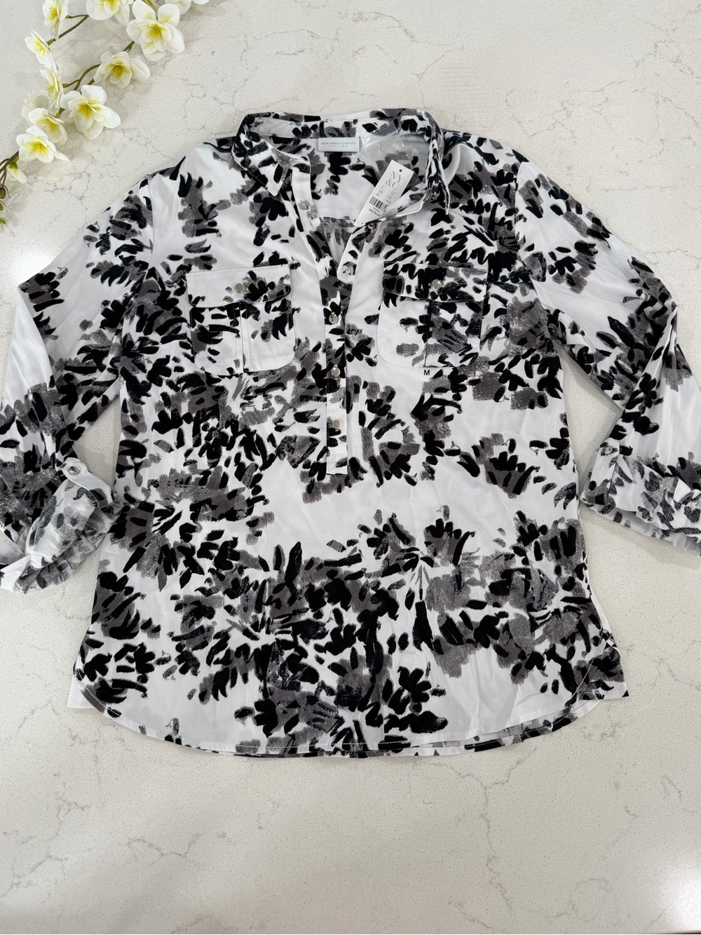 New York & Company Black and White Abstract Floral Button-Down Blouse